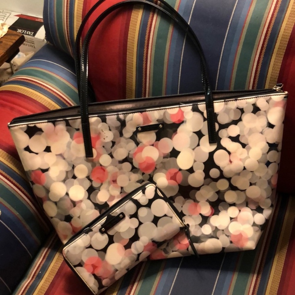 NWOT Kate Spade Tote With Matching Wallet.